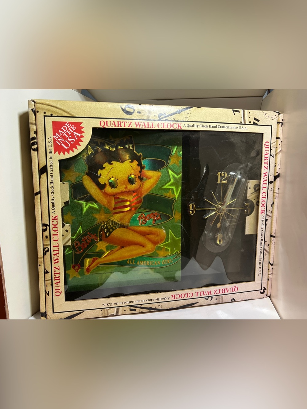 Vintage Betty Boop Green Pinup Quartz Wall Clock